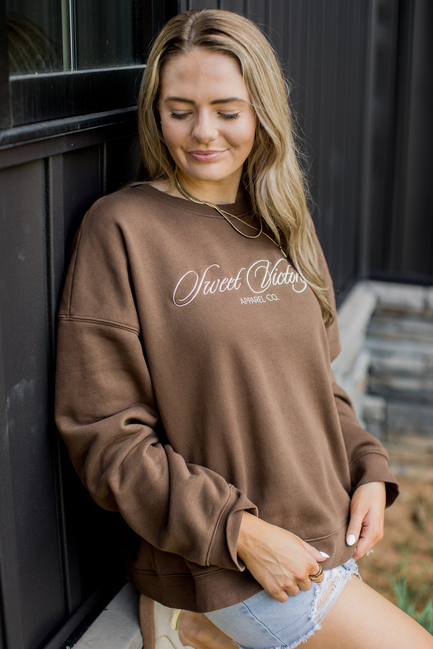 Classic Style Brown Crewneck Sweatshirt