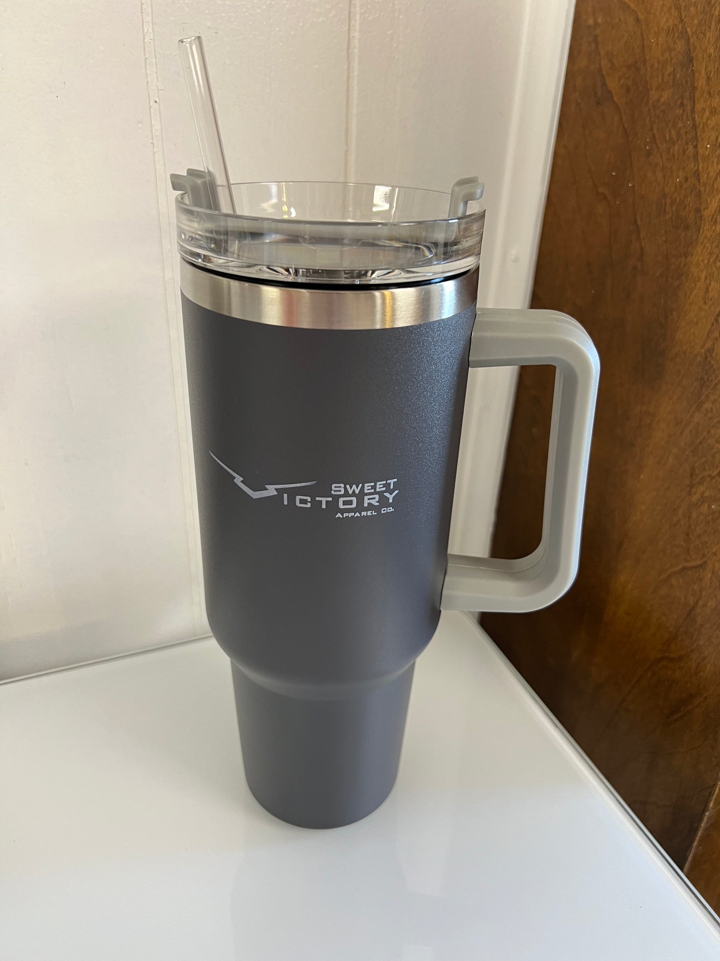 Charcoal 40oz Tumbler with Handle & Straw